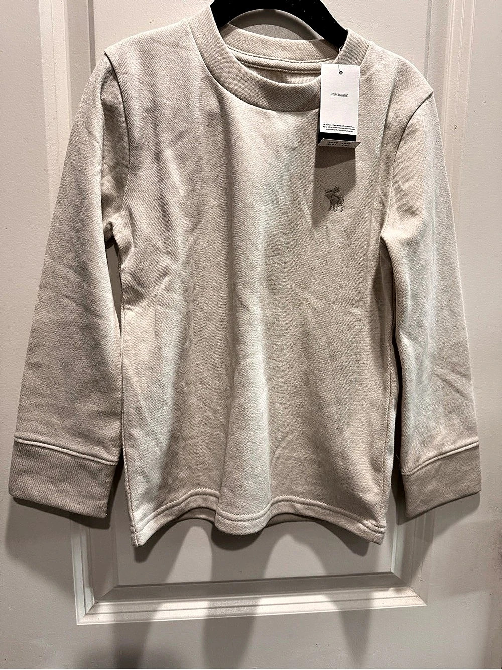Boys Abercrombie Crewneck Sweatshirt in Cream NWT